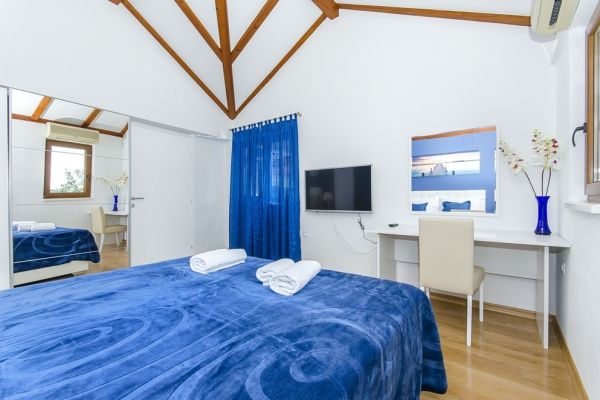 croatia-zivogosce-strnj-villa-apartman-4363ca2c61-7b4b-3d35-2735-0d3a1b7f795319EFD6DE-425A-F08F-2F4B-EB2F8072FB69.jpg