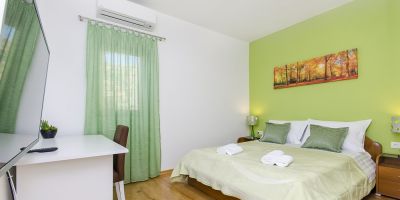 croatia-zivogosce-strnj-villa-apartman-256C56552E-C35F-583A-2E8F-1F6F3EA65F1C.jpg