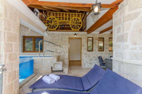 exterier-terassa-pool-03-1500x100057508C9D-BC07-1055-C0C6-20ECA66E77A5.jpg